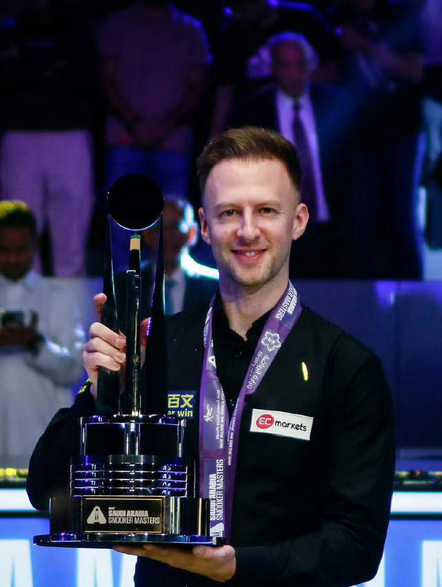 略显疲态 略显疲态